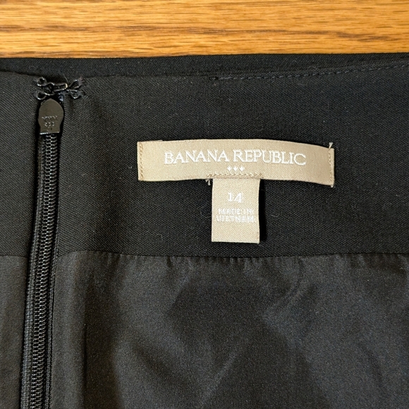 Banana Republic Women's Black Pencil Skirt Size 14 Classic Career Office - Picture 2 of 8